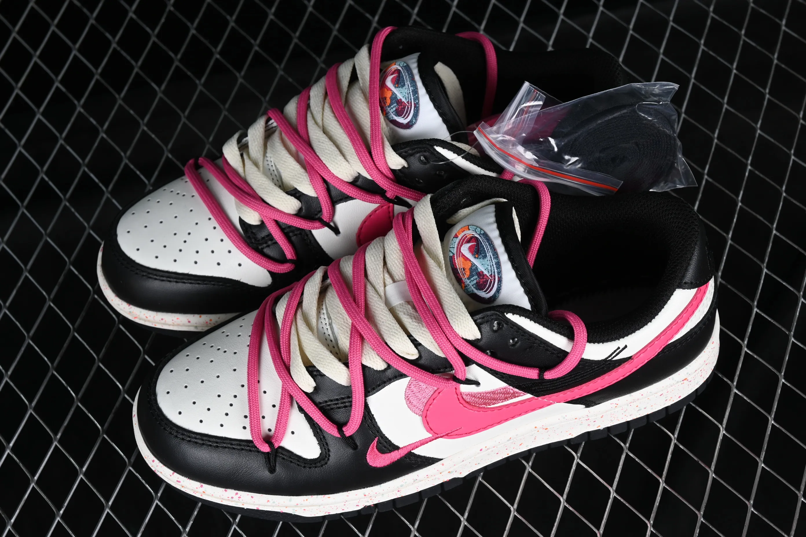 All Categories Nk SB Dunk Series Nk SB Dunk Low Low-top sneakers J version Nk Dunk Low "Multi Color" Vibrant three hooks Customized version of deconstructed strap casual sneakers FD4623-131